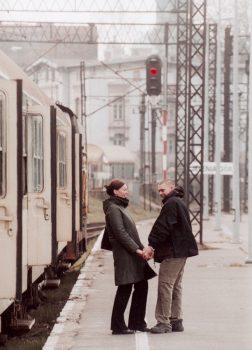 Sztuka teatralna „Romeo i Julia na dworcu kolejowym“ została opracowana przez młodzież na podstawie słynnego pierwowzoru.