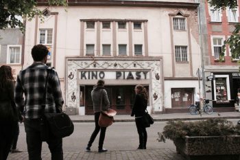 Historyczna fasada w stylu art-déco została w międzyczasie objęta ochroną konserwatorską, jednak przyszłość tego budynku w dalszym ciągu pozostaje niepewna.