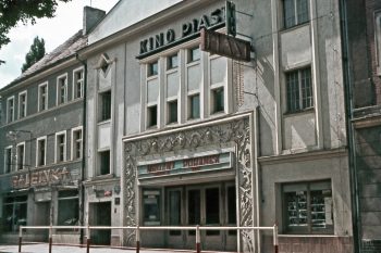 Kino Filmpalast Friedrichstraße zostało zbudowane w latach dwudziestych XX wieku w ówczesnej prawobrzeżna część Frankfurtu Dammvorstadt oraz ponownie otwarte w 1947 roku jako Kino Piast w Słubicach. (zdjęcie: Eckard Reiß, 1967)